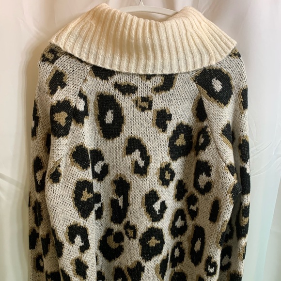 Super cute cowl neck So brand sweater! Size XXL - Picture 2 of 2